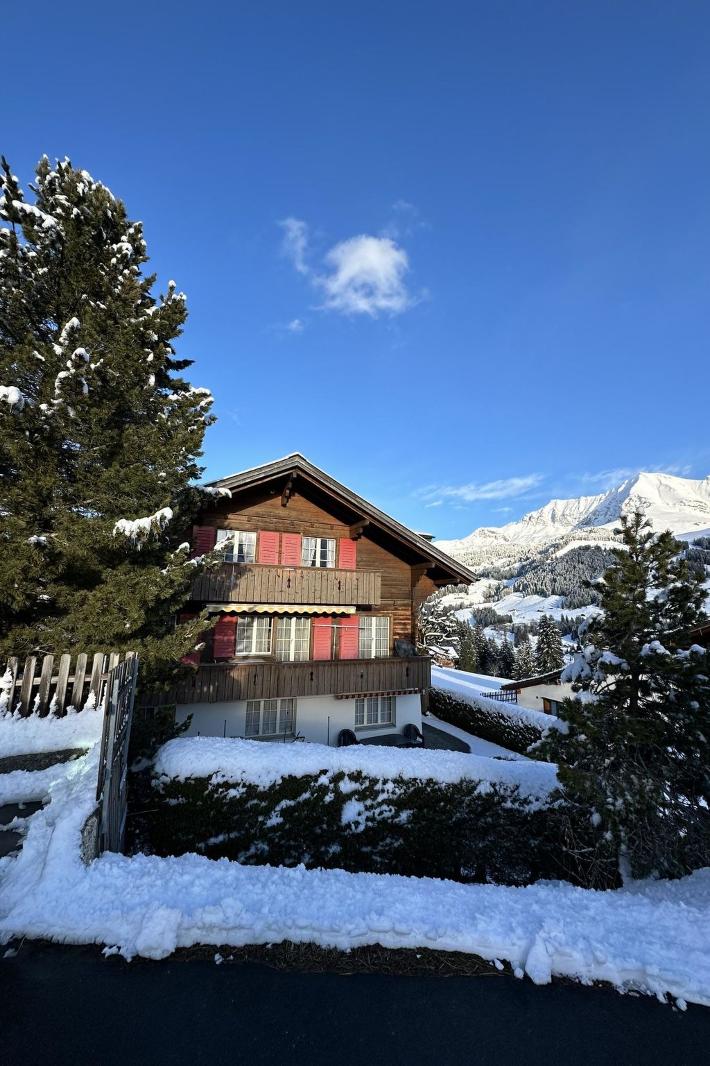 Photo of Chalet Sunneschy DG Appartement/Fewo, Dusche und Bad, WC, 2 Schlafräume
