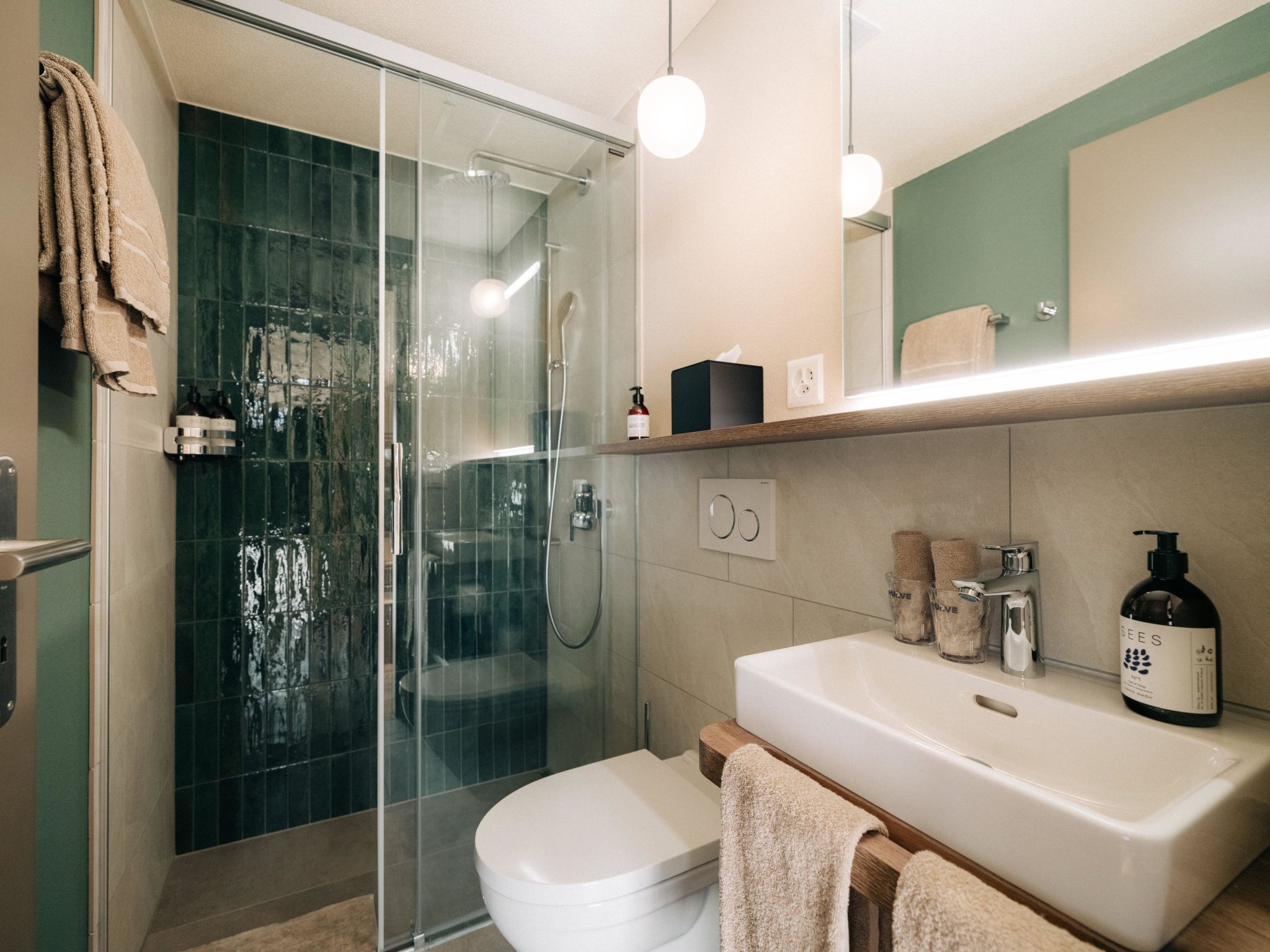Photo of KURVE Apartments & Lounge Studio, Bad, WC, 1 Schlafraum
