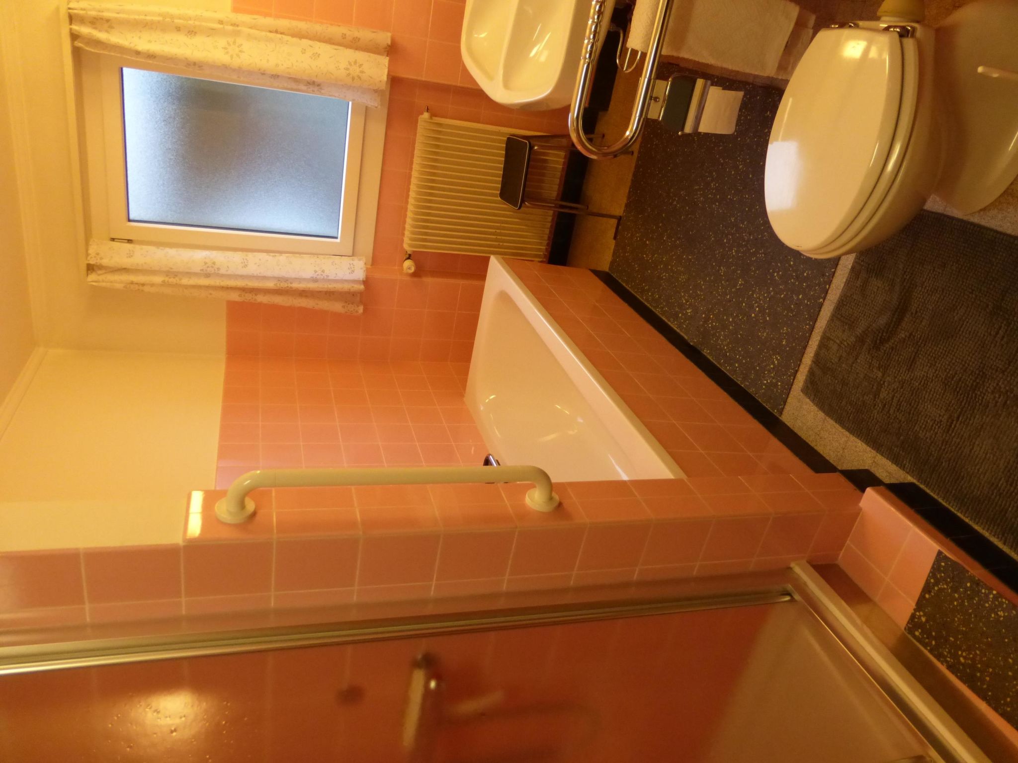 Photo of Bärggeist, Gruebiweg 8, Adelboden Appartement/Fewo, Dusche und Bad, WC, 4 oder m