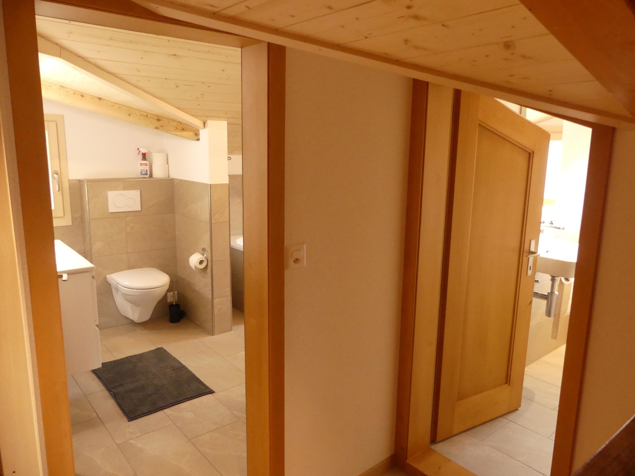 Photo of Bärggeist, Gruebiweg 8, Adelboden Appartement/Fewo, Dusche und Bad, WC, 4 oder m