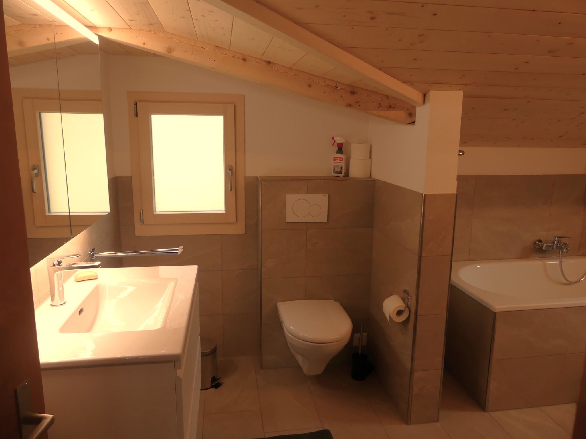 Photo of Bärggeist, Gruebiweg 8, Adelboden Appartement/Fewo, Dusche und Bad, WC, 4 oder m