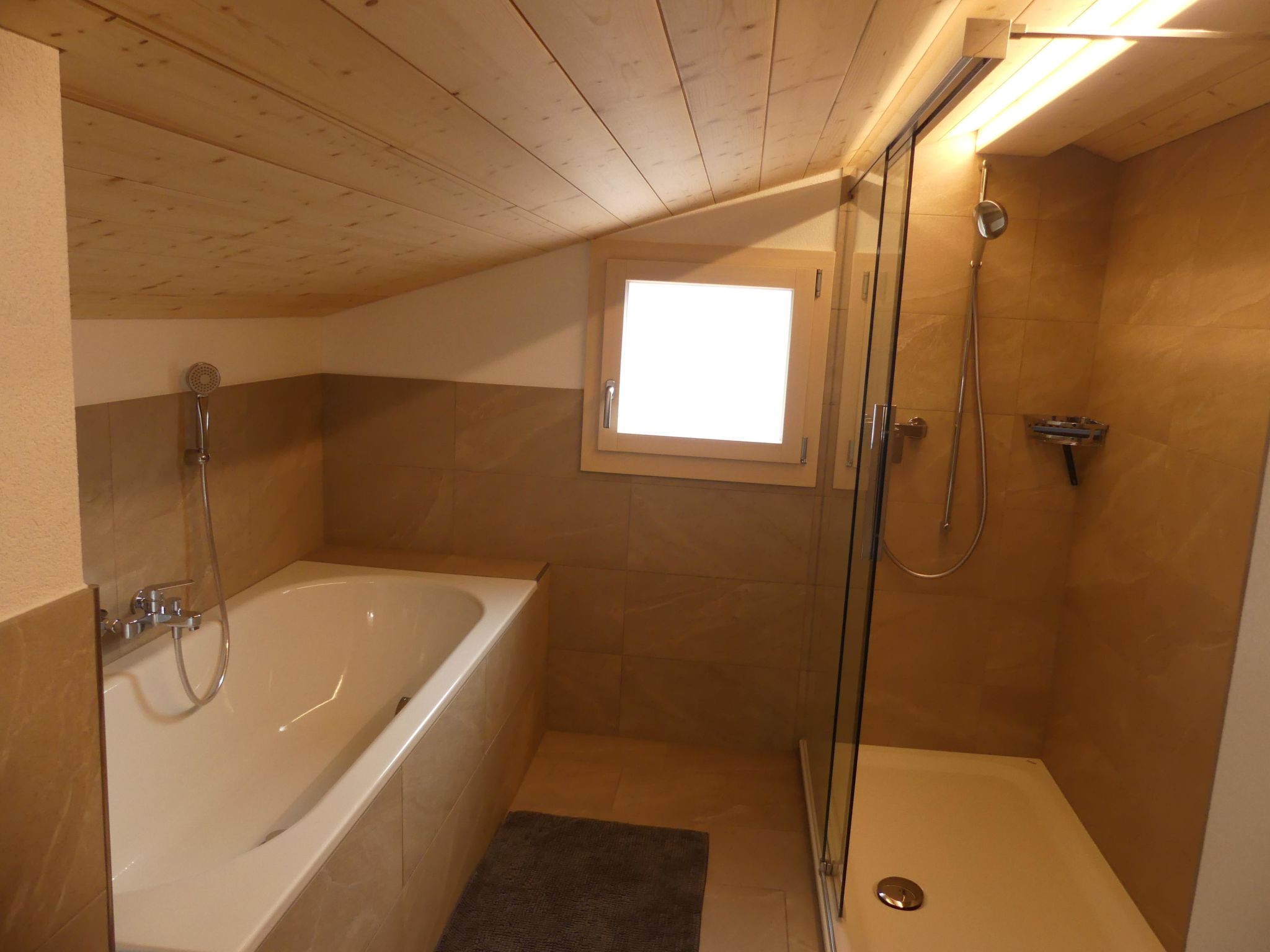 Photo of Bärggeist, Gruebiweg 8, Adelboden Appartement/Fewo, Dusche und Bad, WC, 4 oder m