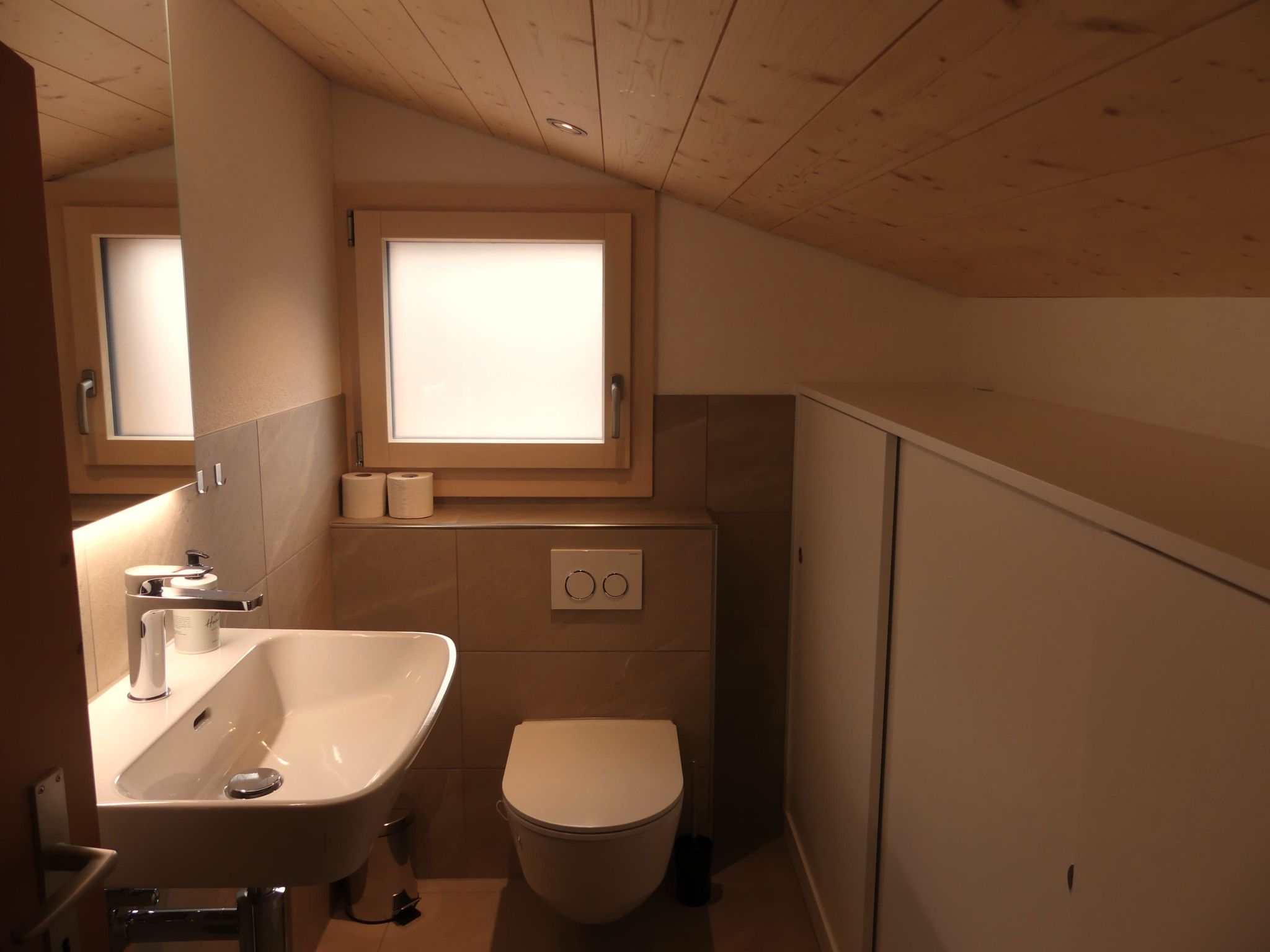 Photo of Bärggeist, Gruebiweg 8, Adelboden Appartement/Fewo, Dusche und Bad, WC, 4 oder m