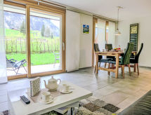 Bergluft: modern appartement in Kandersteg met jacuzzi en skipiste op 550m - thumbnail 4