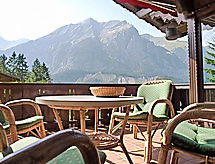 Chalet Marietta: Ruim vrijstaand chalet direct aan de piste in Kandersteg - thumbnail 2