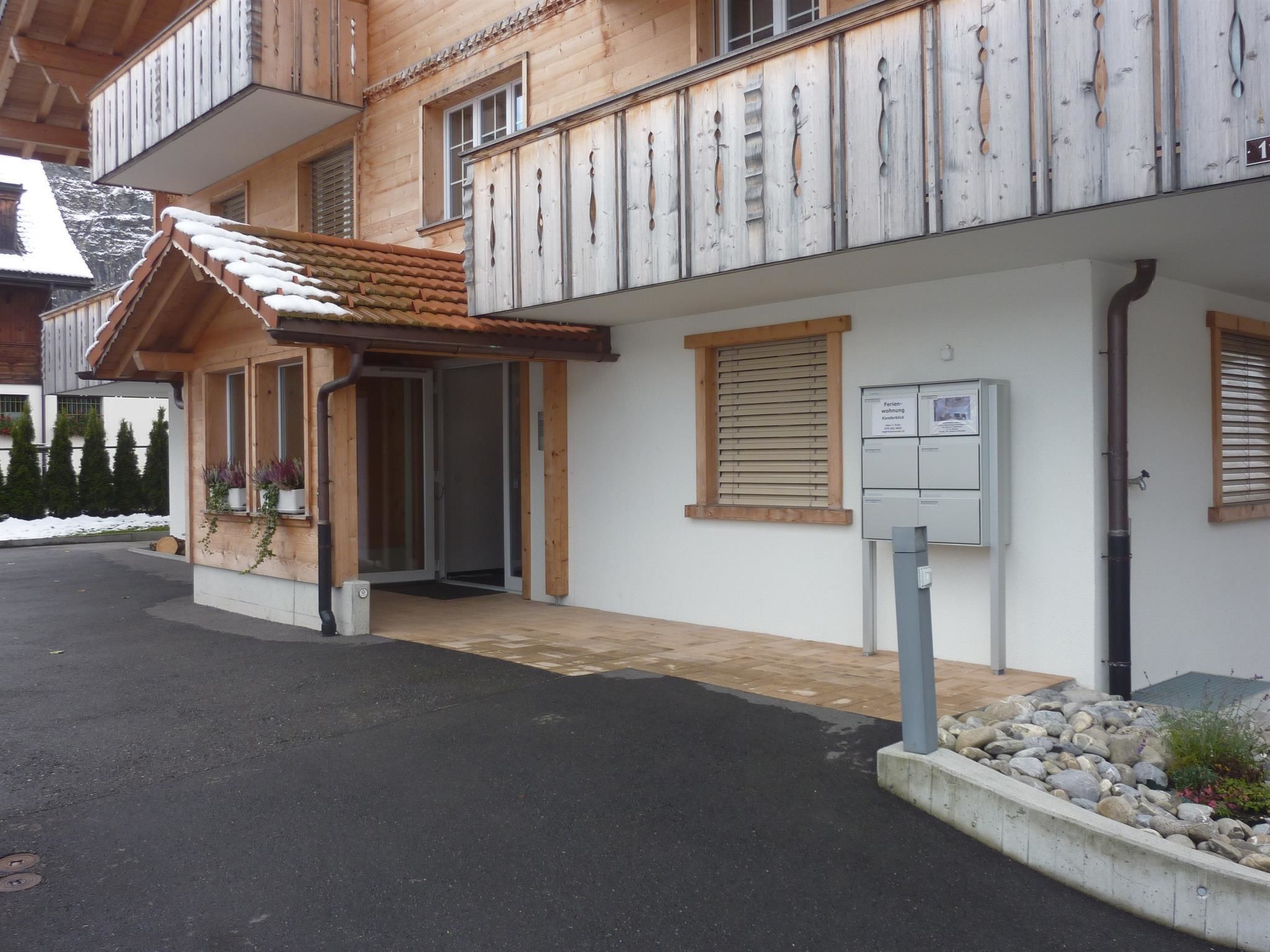 Chalet Kanderblick Appartement/Fewo, Bad, WC, Balkon - Draußen