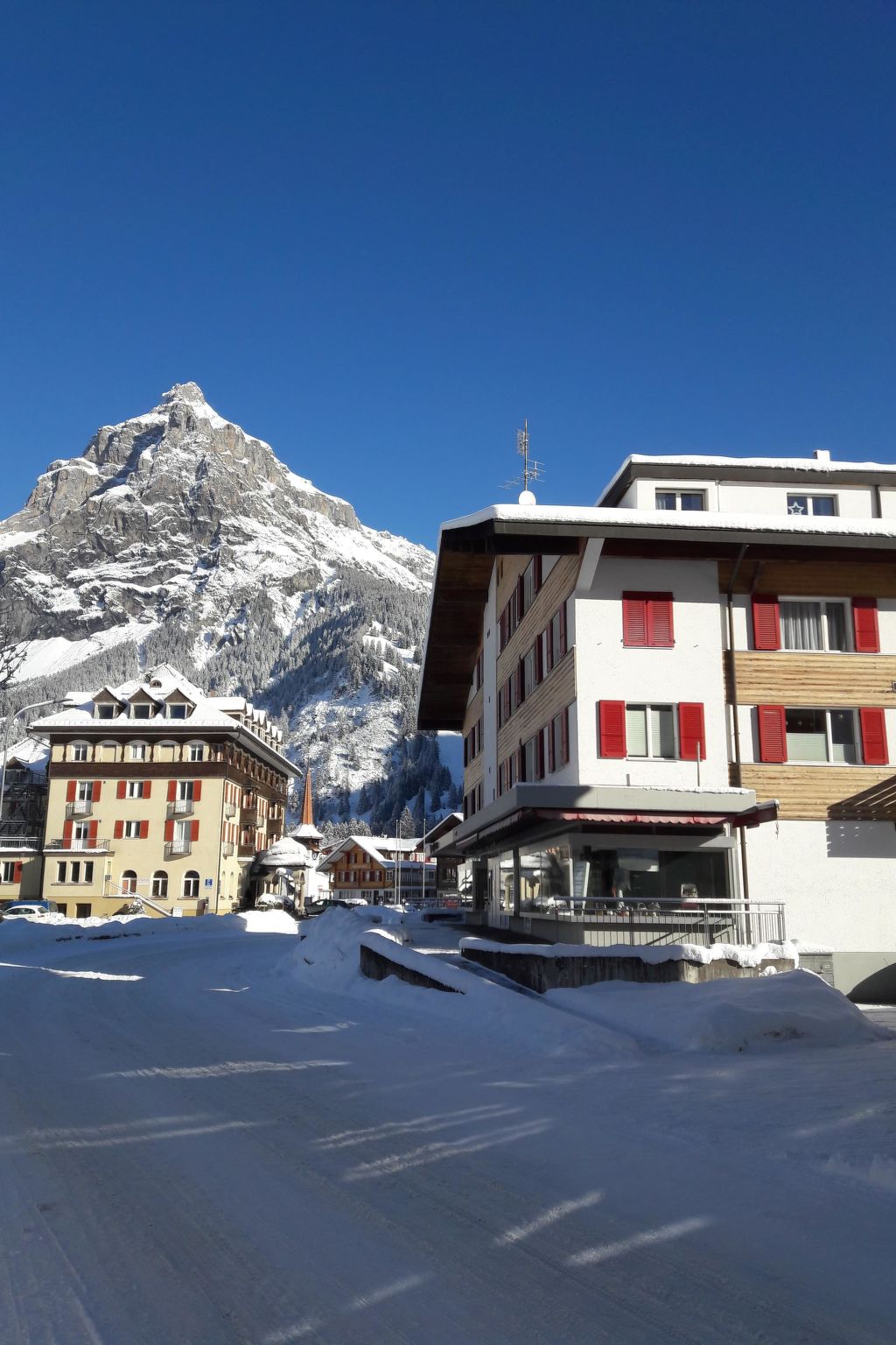 Blüemlisalpblick Appartement/Fewo, Dusche und Badewanne, Balkon 6-Bett Wohnung