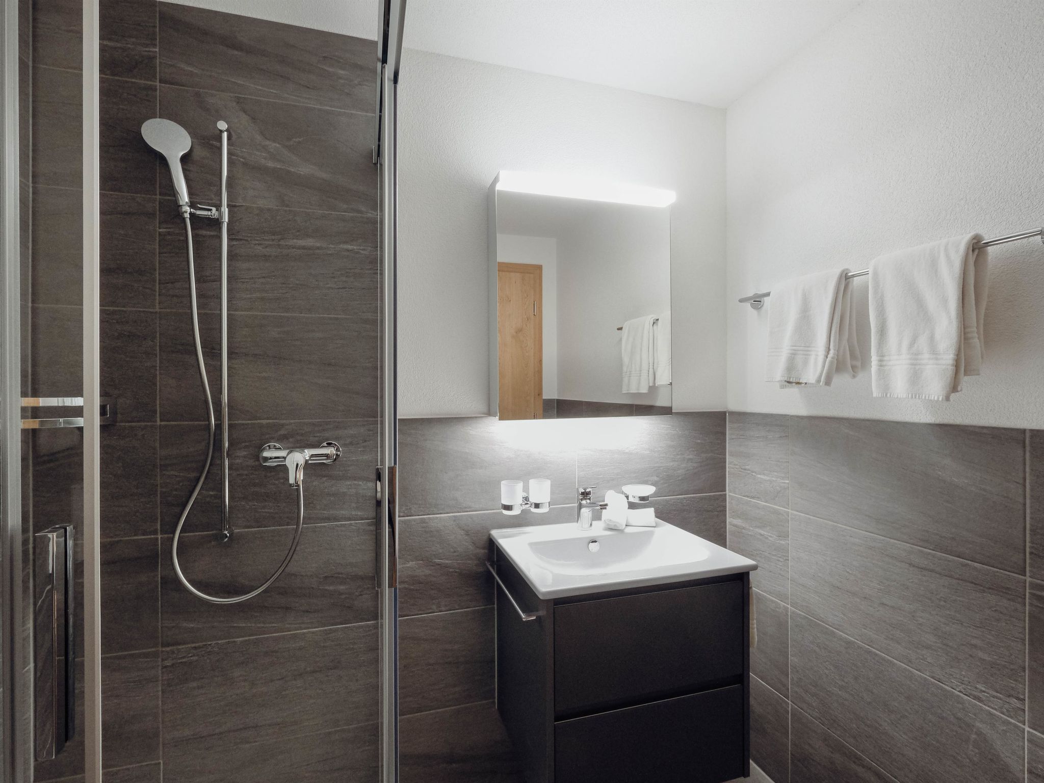 Chalet Bärgfride Appartement/Fewo, Dusche, WC, 1 Schlafraum 3-Zimmerwohnung - Binnen