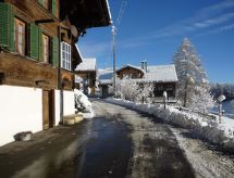 Ruim 10-persoons appartement in traditioneel chalet op zonnige berghelling - thumbnail 3