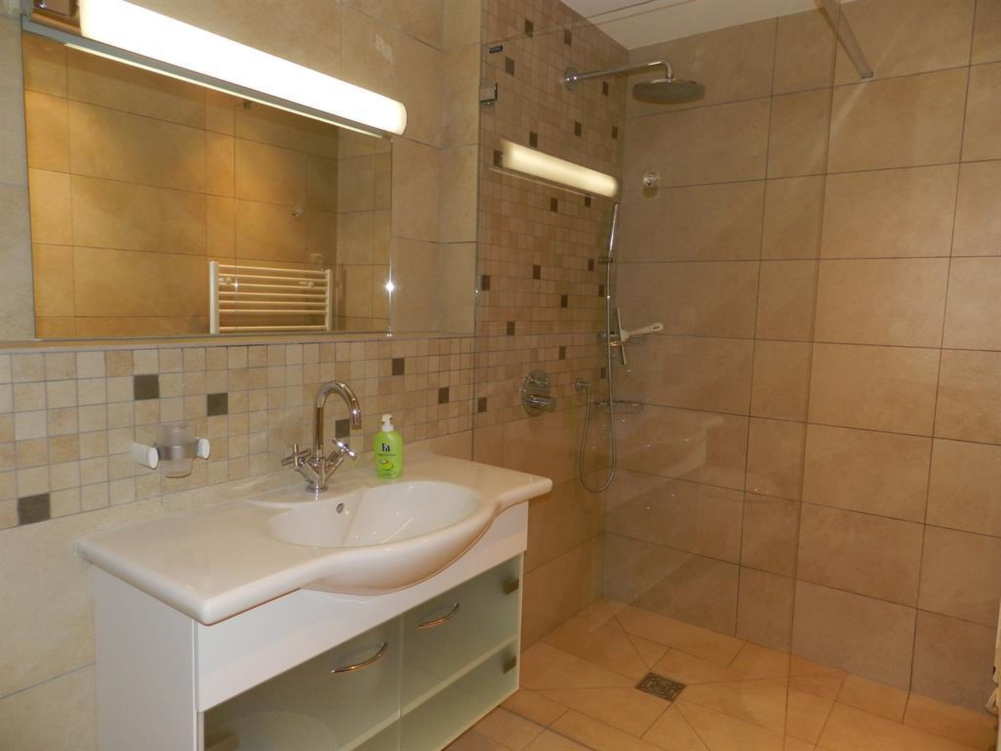 Gletscherblick, Chalet Appartement/Fewo, Dusche oder Bad, WC 10-Bettwohnung - Binnen