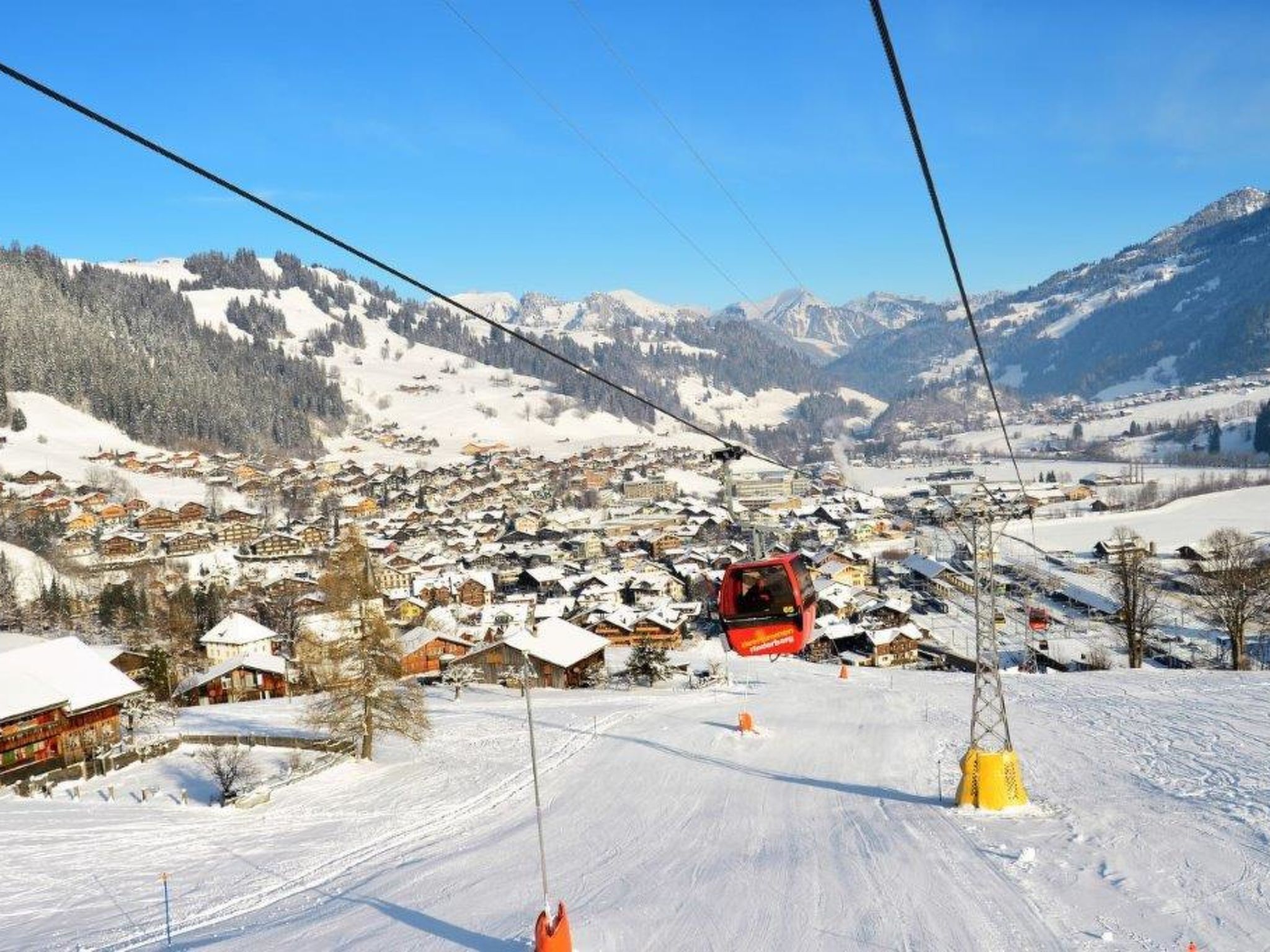 Riant appartement in Zweisimmen met panoramisch uitzicht op de bergen - foto 2