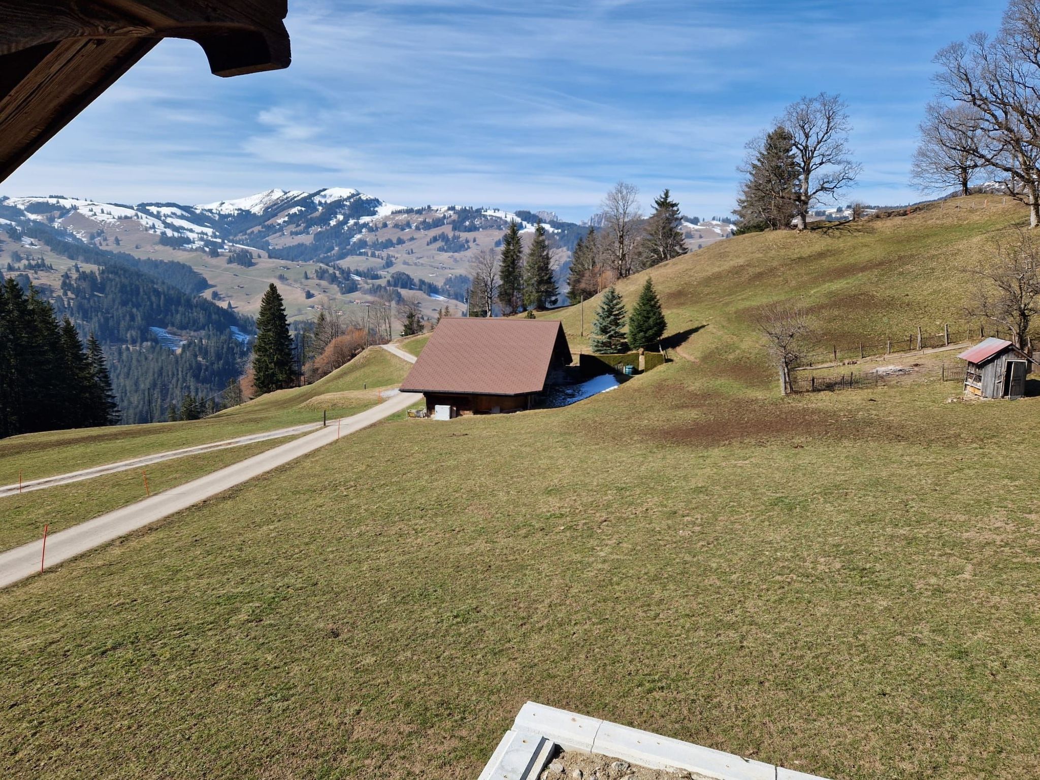Mit Bergpanorama-Dedans