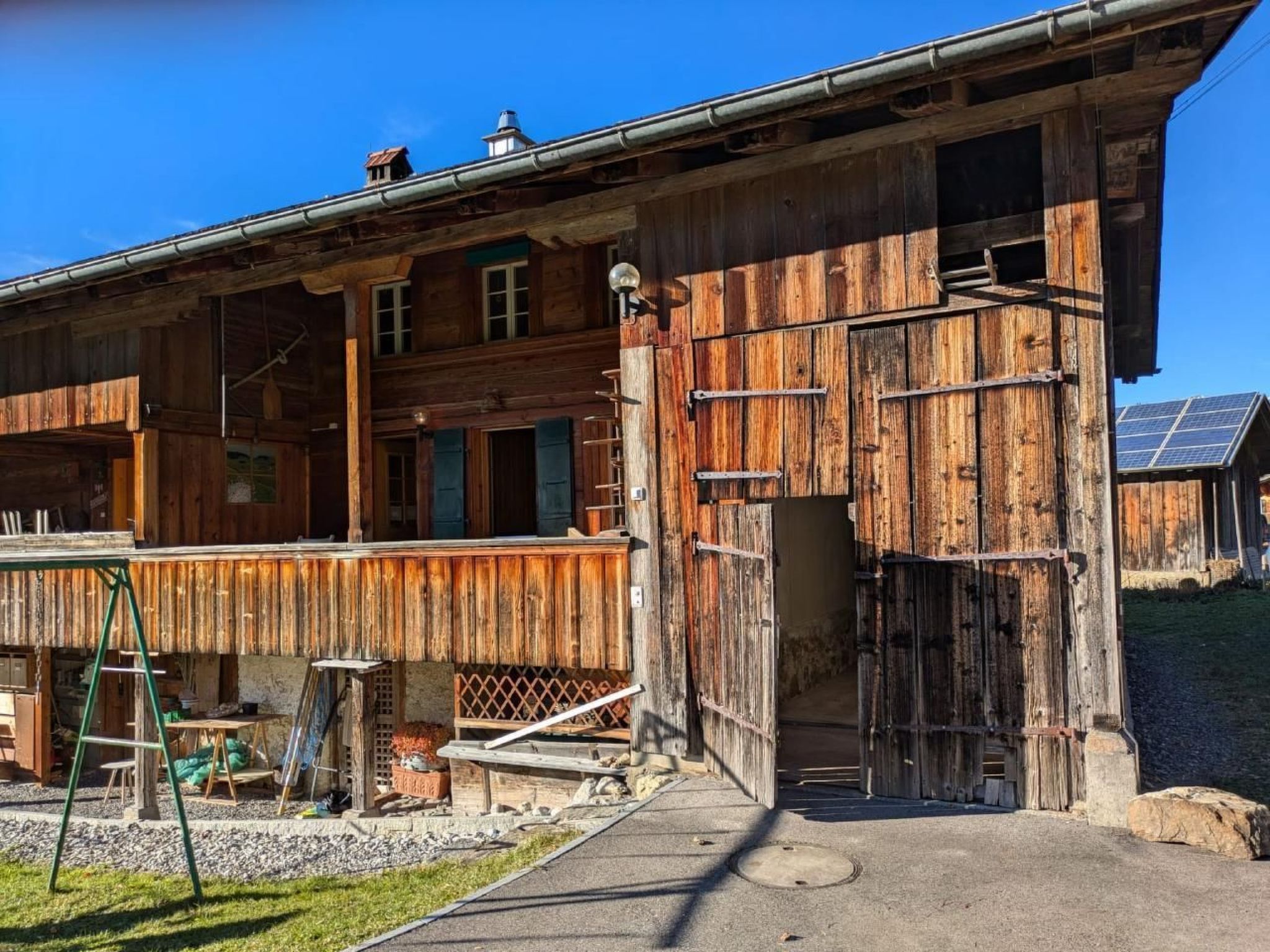 Holiday flat for families with up to 3 children. Travel cot available. The sofa can also be used as a sleeping area. Swing and green area for free use in front of the house. Blankenburg railway statio..