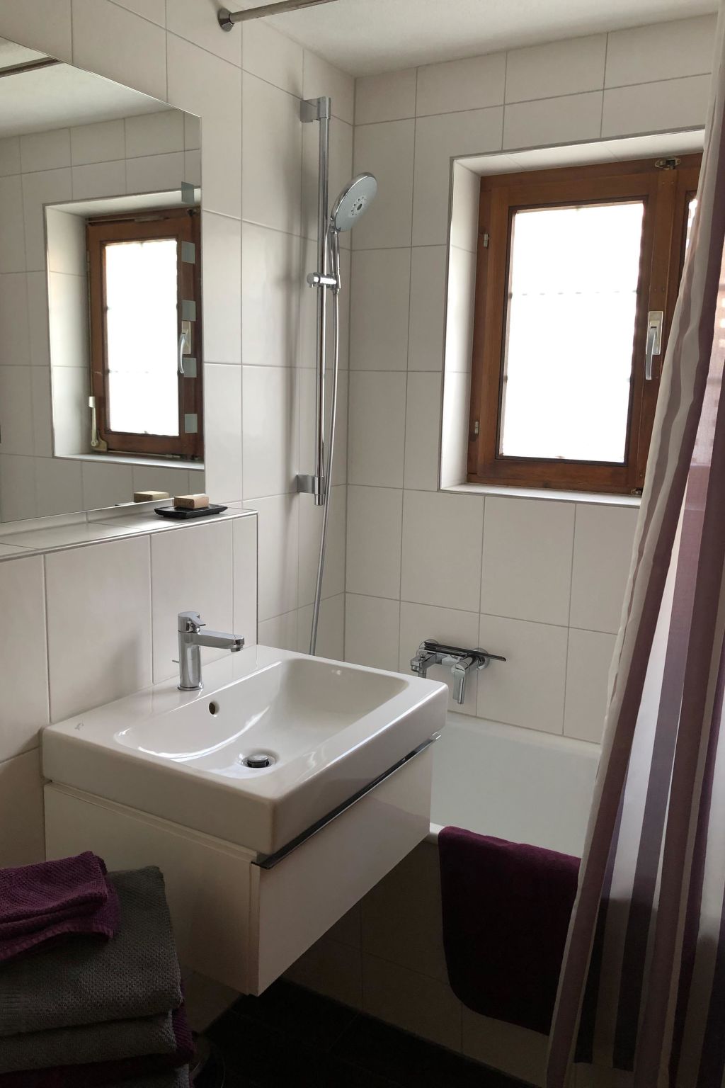 Strubeli Appartement/Fewo, Dusche oder Bad, WC, 2 Schlafräume 4-Bett-Wohnung - Drinnen