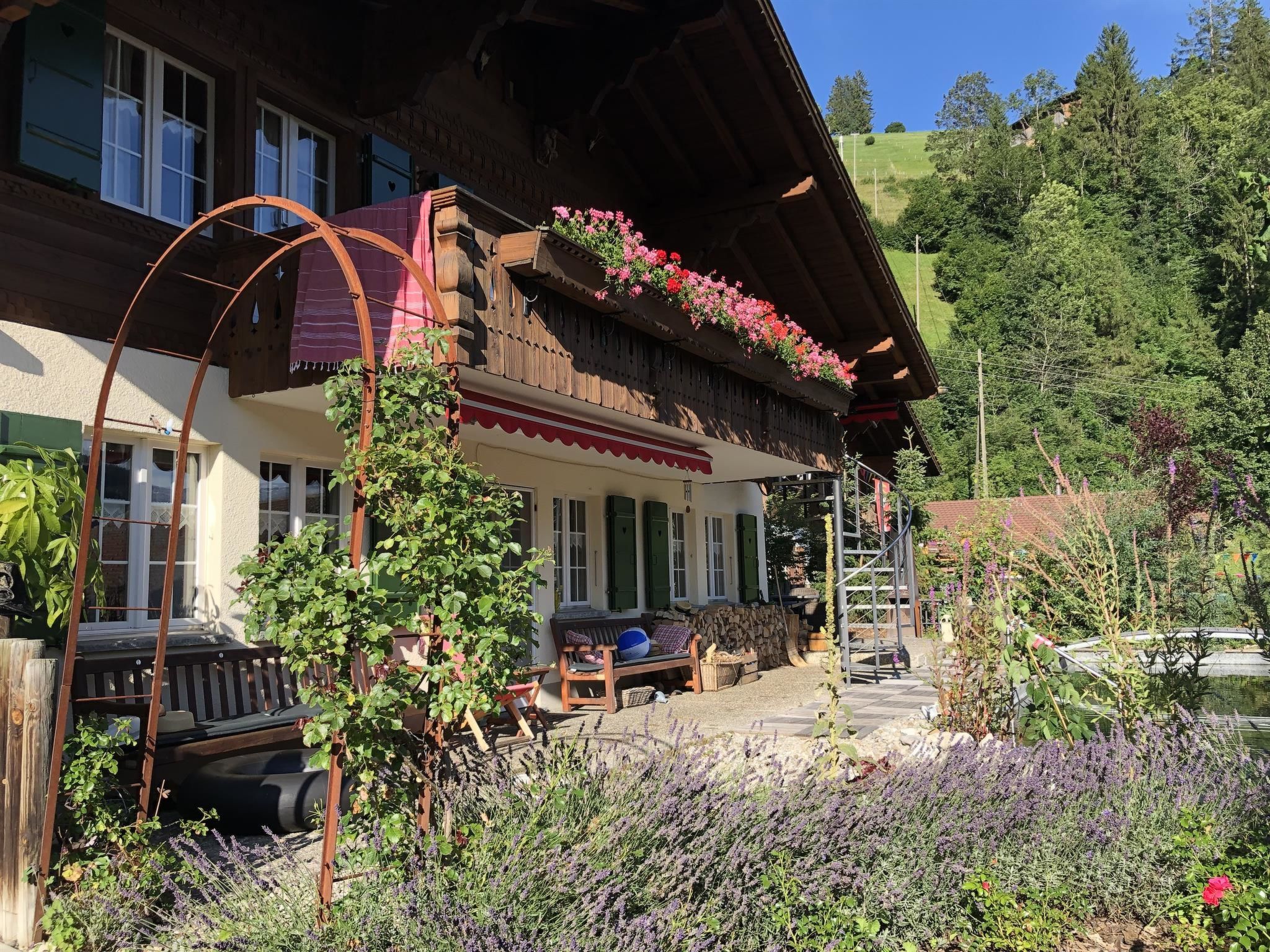 Strubeli Appartement/Fewo, Dusche oder Bad, WC, 2 Schlafräume 4-Bett-Wohnung - Draußen