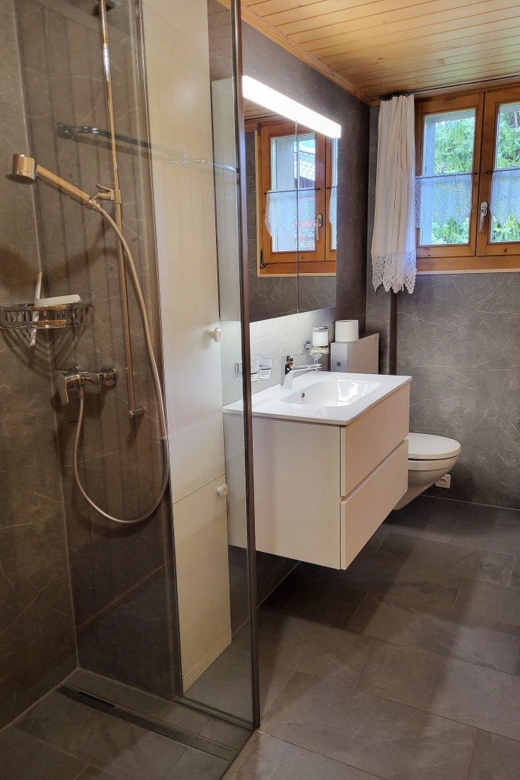 Photo of Berna 2. Stock Appartement/Fewo, Bad, WC, 2 Schlafräume 4-Bettwohnung