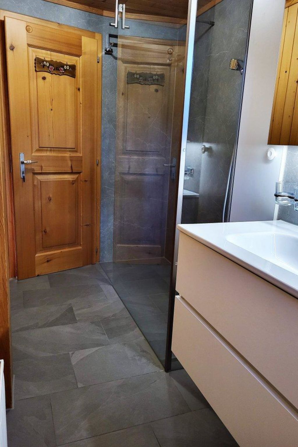 Photo of Berna 2. Stock Appartement/Fewo, Bad, WC, 2 Schlafräume 4-Bettwohnung