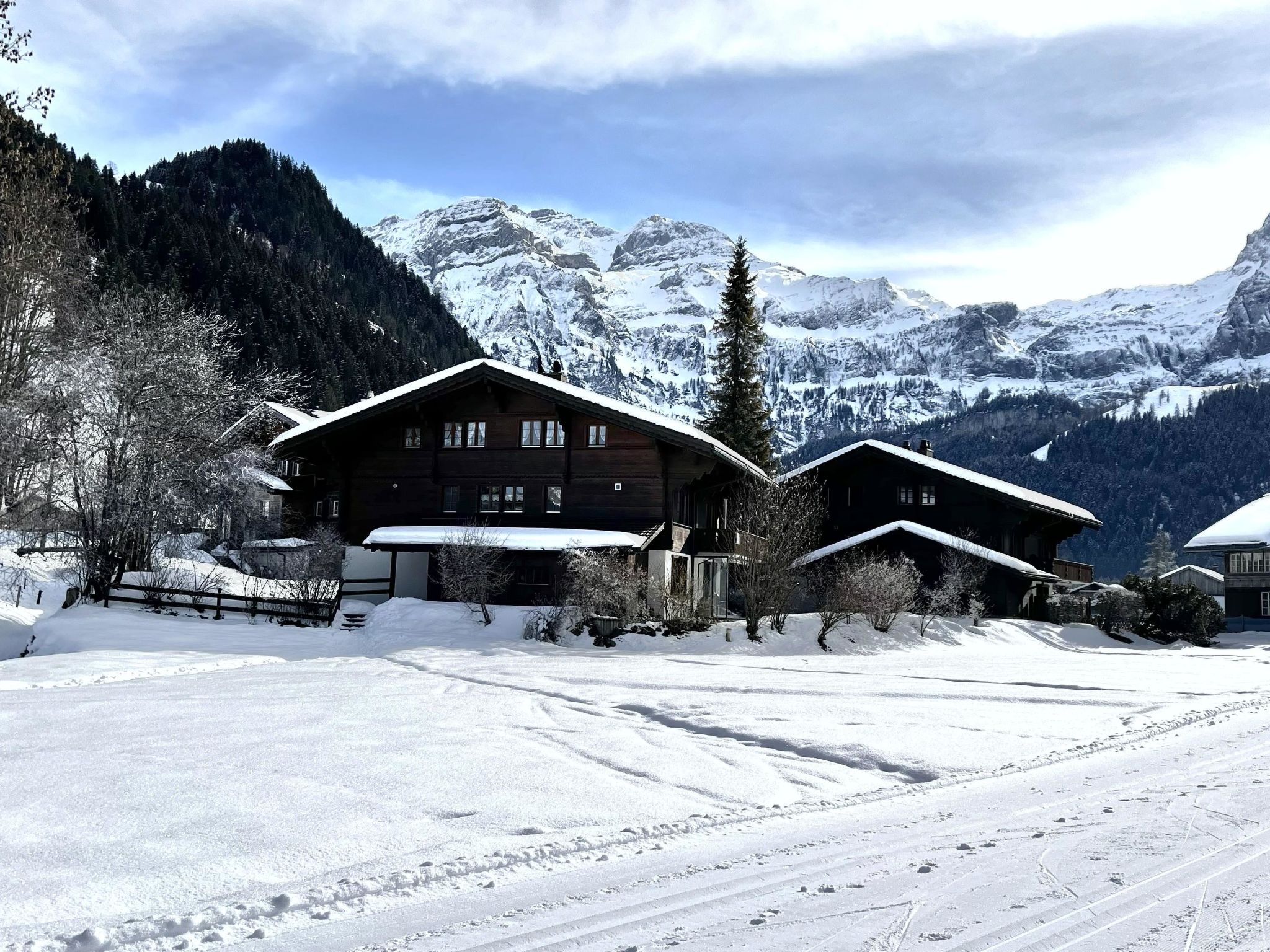 Chalet Rotebächli Appartement/Fewo, Bad, WC, 2 Schlafräume 4-Bettwohnung - Draußen