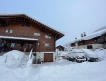 Ruim 8-persoons chalet aan de skipiste met panoramisch uitzicht in Lenk - thumbnail 6