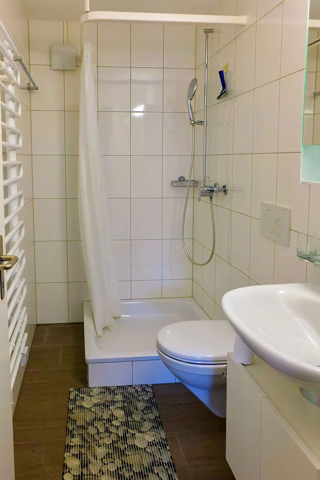 Photo of Lemberg Ferienhaus, Dusche und Bad, WC, 3 Schlafräume 6-Bett-Ferienhaus