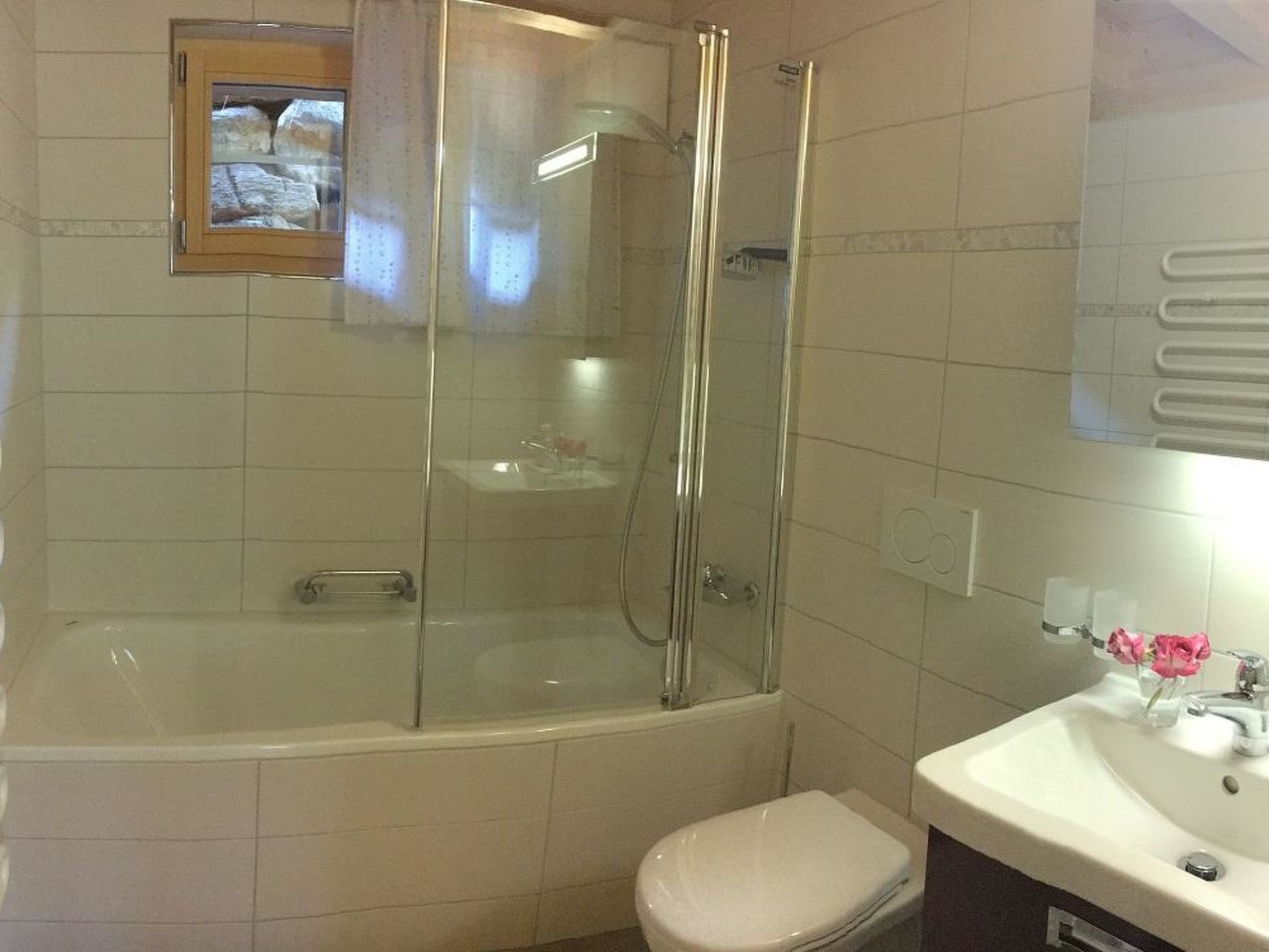 Photo of Lemberg Ferienhaus, Dusche und Bad, WC, 3 Schlafräume 6-Bett-Ferienhaus
