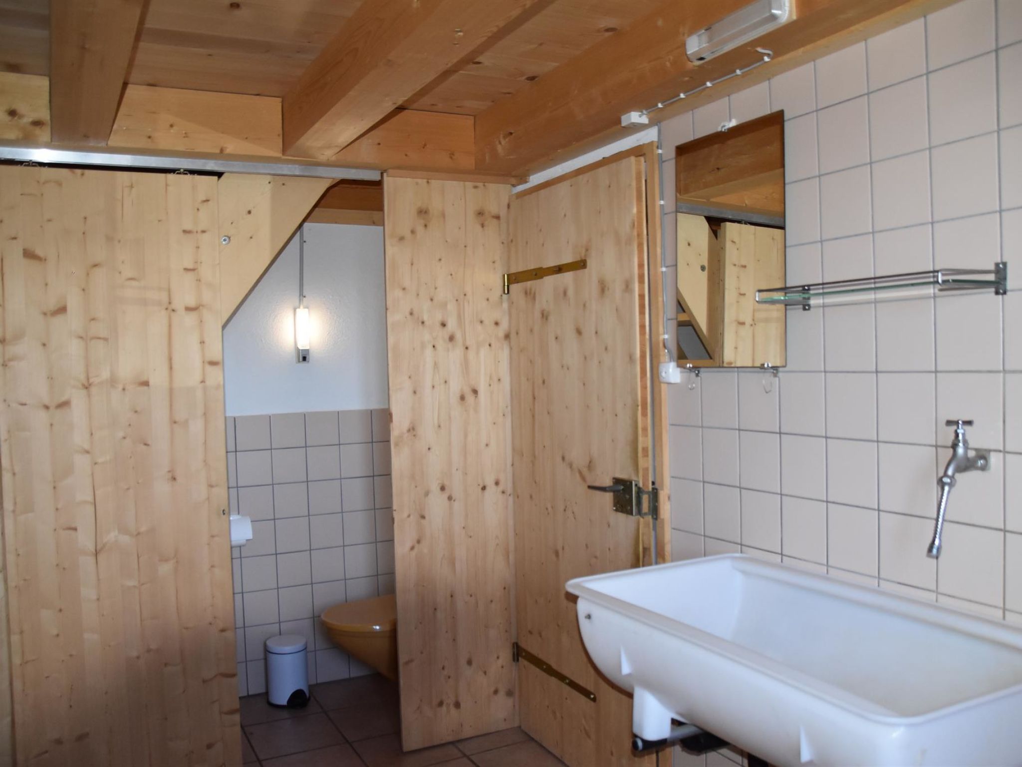 Alphütte Weissenberg Hütte, WC, 2 Schlafräume 5-Bettwohnung - Drinnen