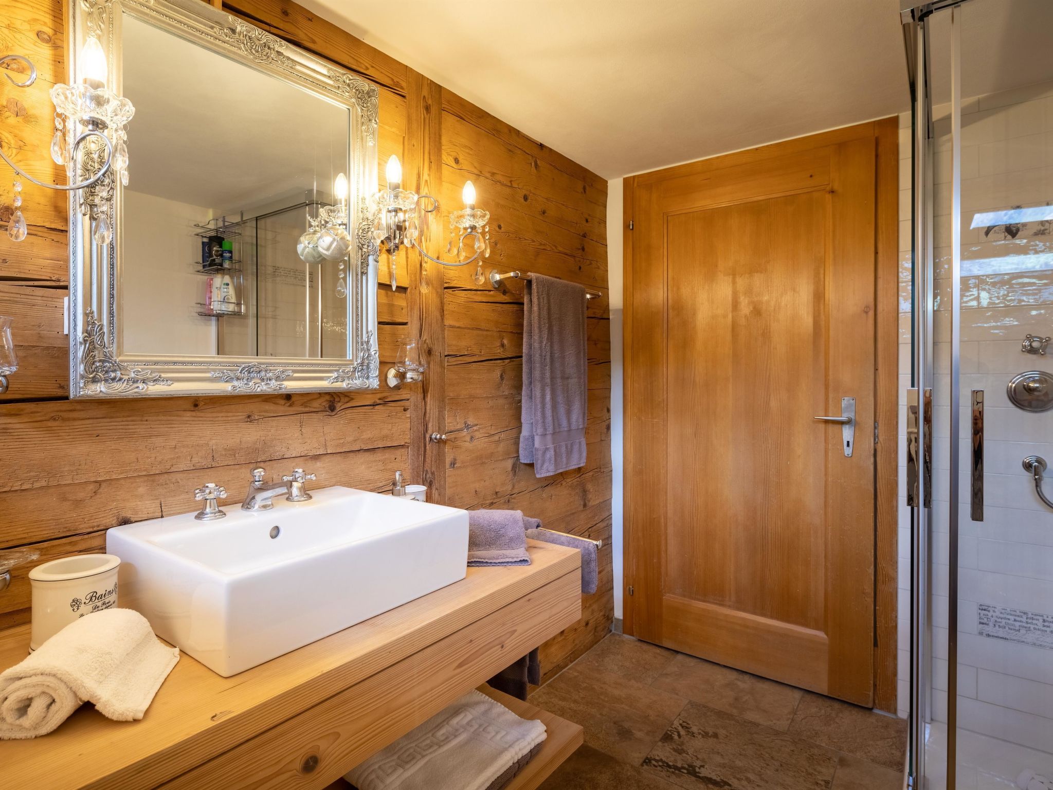 Chalet Bijou+ 1 OG Appartement/Fewo, Dusche, WC, 2 Schlafräume - Drinnen