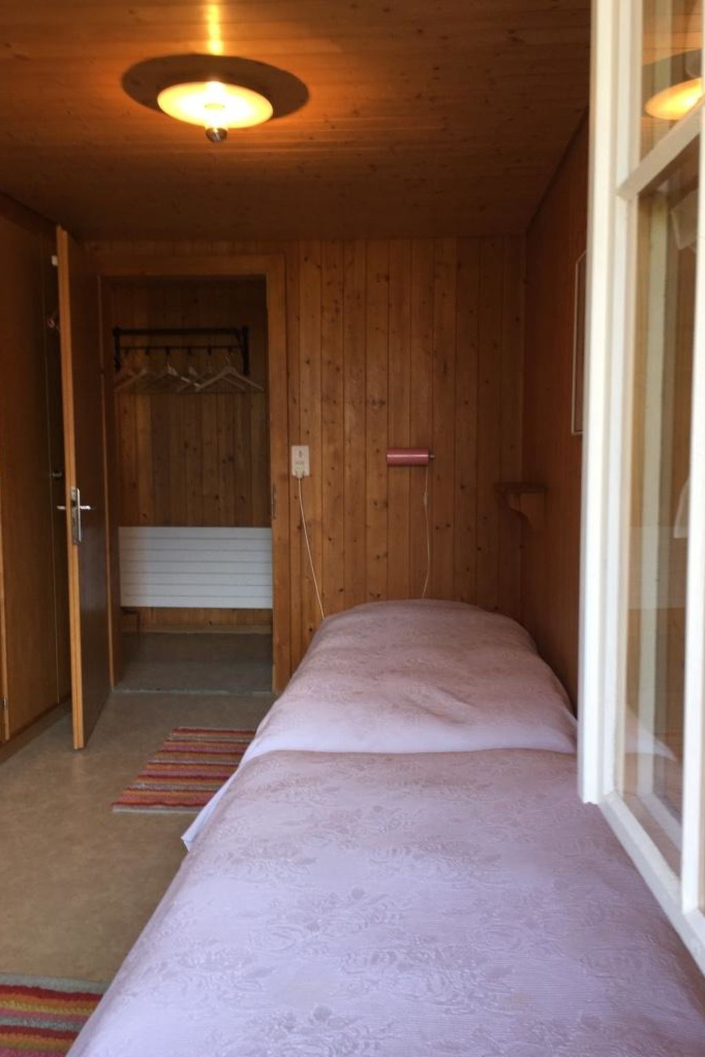 Chriba Appartement/Fewo, Dusche oder Bad, WC, 3 Schlafräume 6-Bett-Wohnung - Drinnen