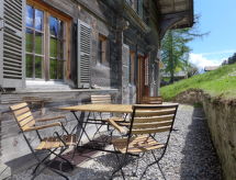 Authentiek chalet Ahorni in Saanenmöser, direct aan de skipiste - thumbnail 2