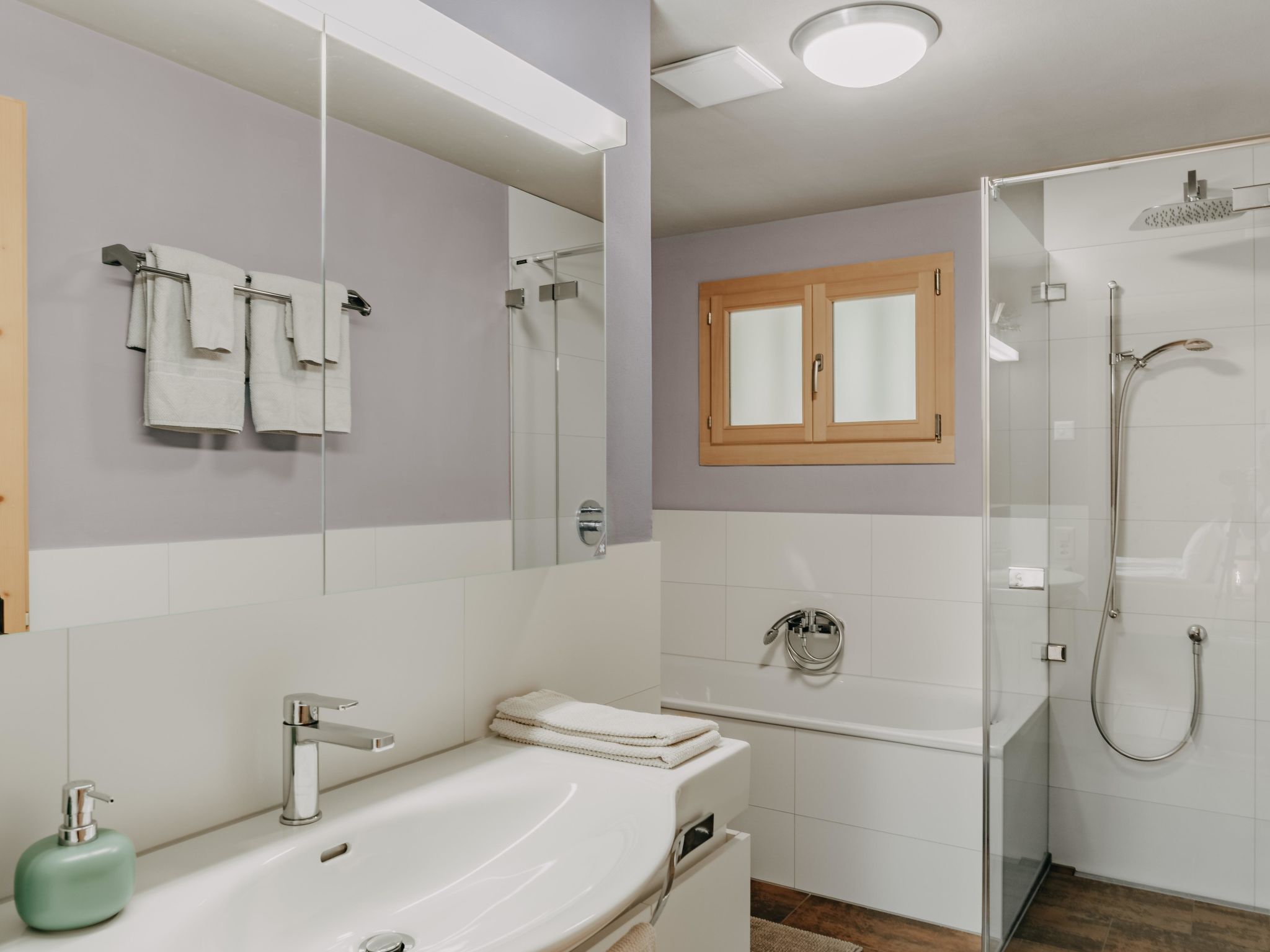 Photo of Giferblick Appartement/Fewo, Dusche und Bad, WC 6-Bettwohnung