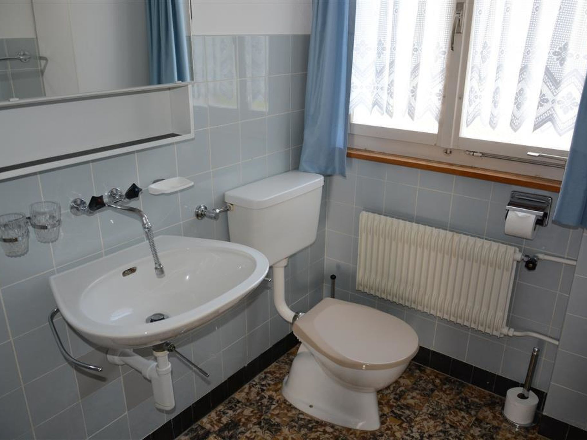 Photo of Mutzli Appartement/Fewo, Dusche oder Bad, WC 6-Bettwohnung