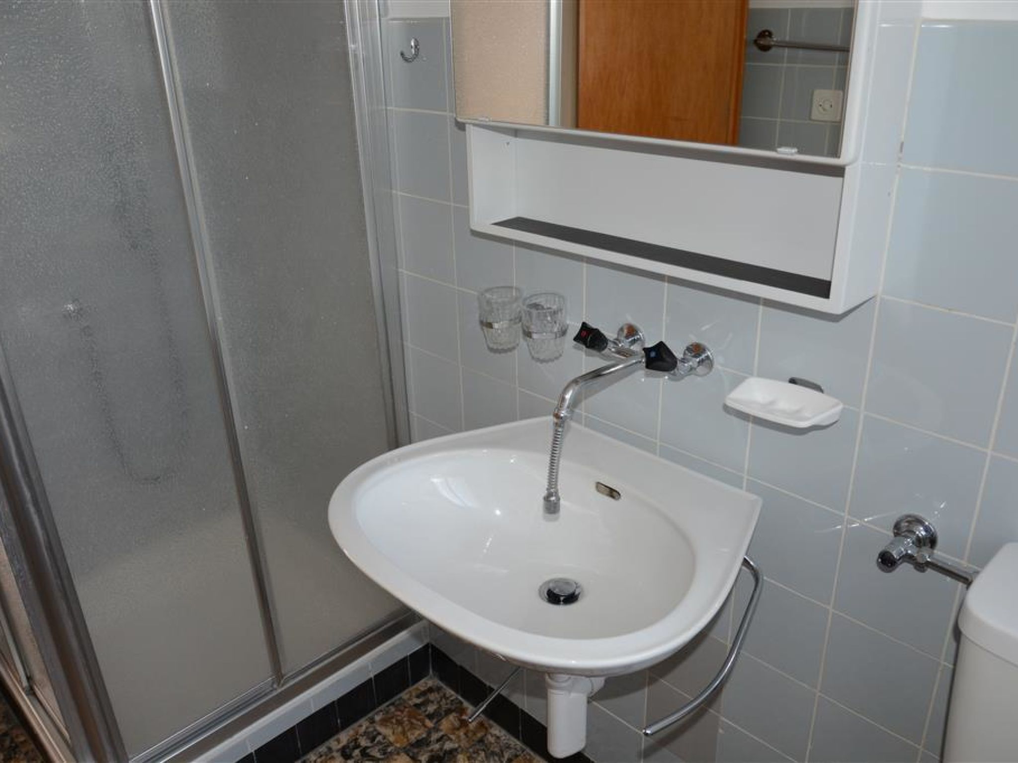 Photo of Mutzli Appartement/Fewo, Dusche oder Bad, WC 6-Bettwohnung