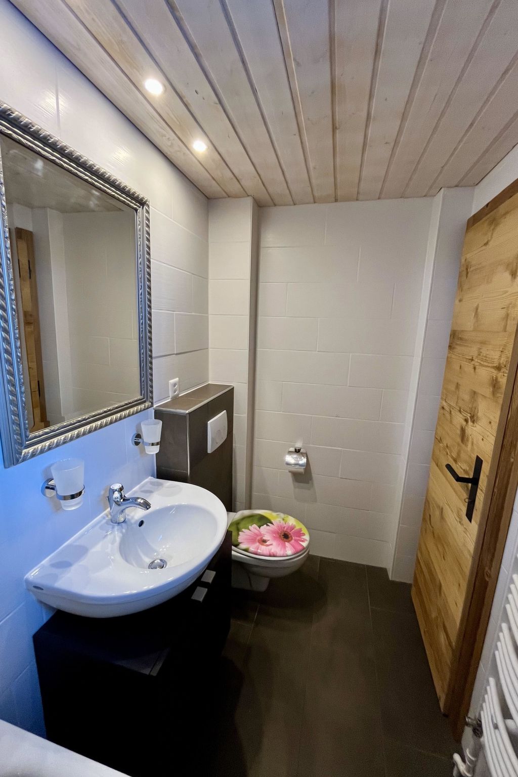 Photo of Ariel Appartement/Fewo, Dusche oder Bad, WC 8-Bettwohnung