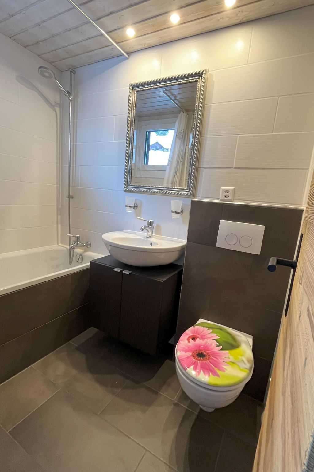 Photo of Ariel Appartement/Fewo, Dusche oder Bad, WC 8-Bettwohnung