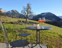 Romantische studio in 400 jaar oude boerderij met panoramisch uitzicht op Gstaad - thumbnail 6