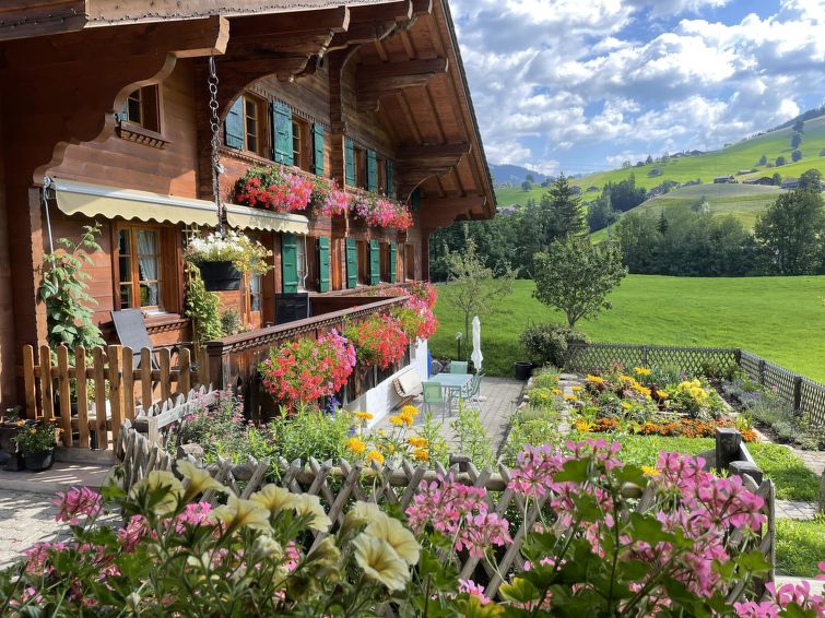 Alpenchalet Spiher Parterre Villa in Gstaad