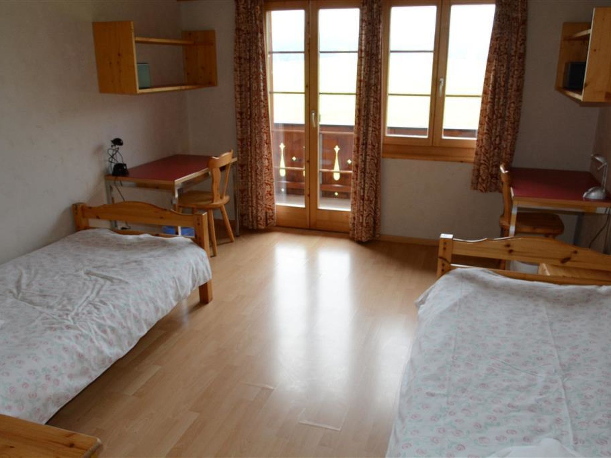 Photo of Henry (Hochparterre) Appartement/Fewo, Dusche oder Bad, WC 12-Bettwohnung