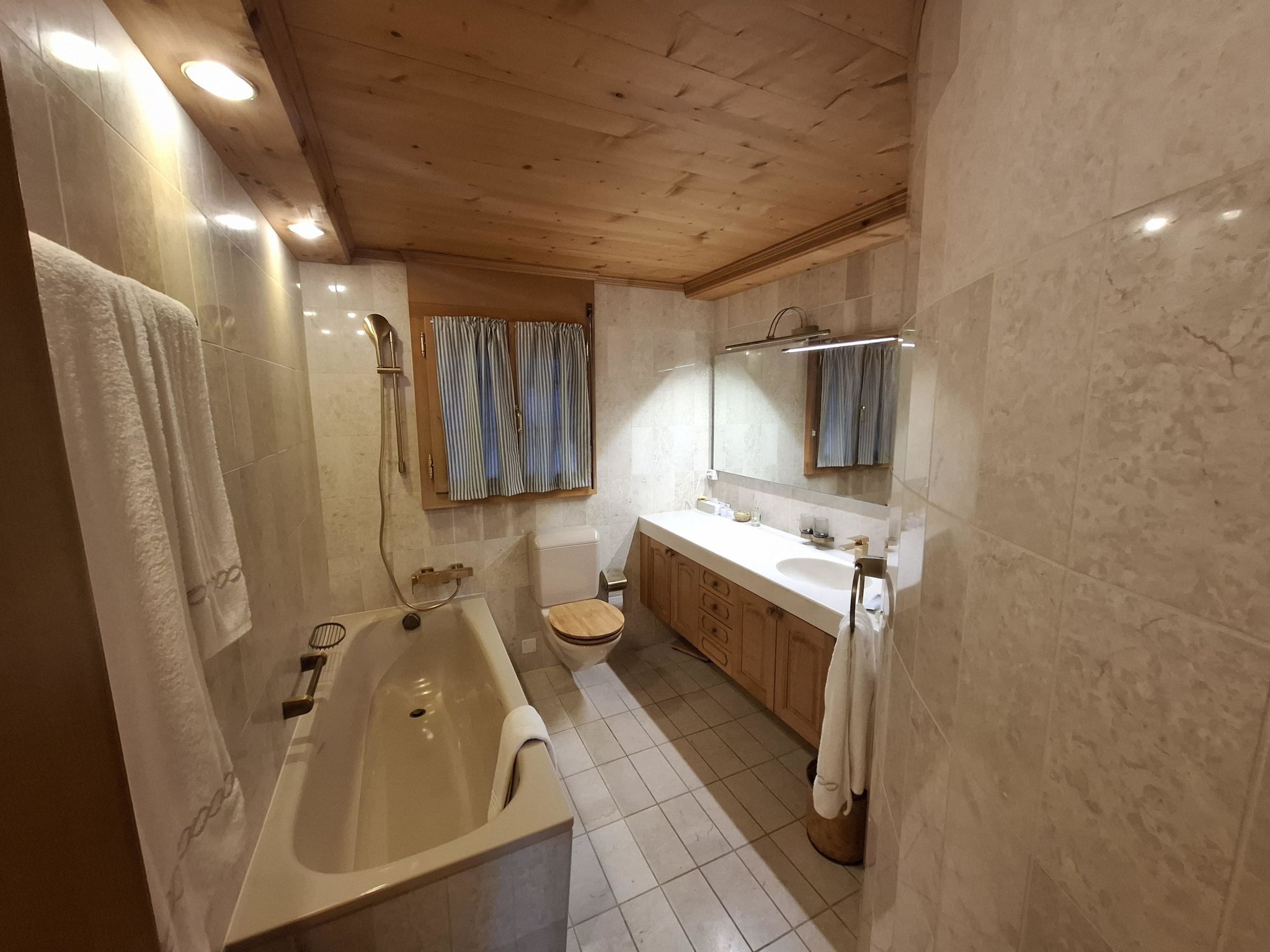 Photo of Drive (Nr. 3) Appartement/Fewo, Dusche oder Bad, WC 6-Bettwohnung