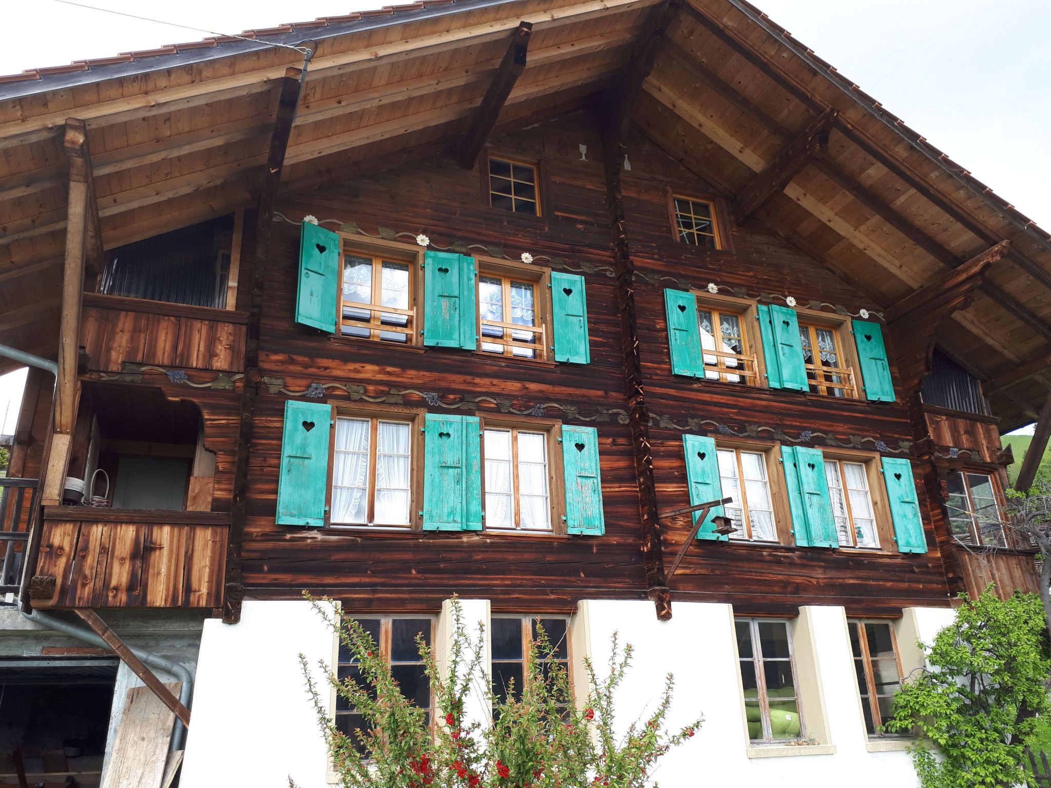 Experience an authentic time-out in our cosy farmhouse in Habkern, Canton Bern, and immerse yourself in the enchanting mountain and valley world of the Jungfrau region. Our holiday flat, ideal for fam..