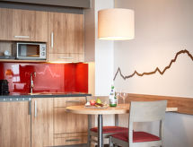 Rustiek appartement in Beatenberg met uitzicht op Eiger, Mönch en Jungfrau - thumbnail 3