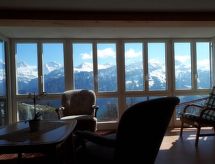 Intiem appartement met berg- en meerzicht in Beatenberg - thumbnail 1