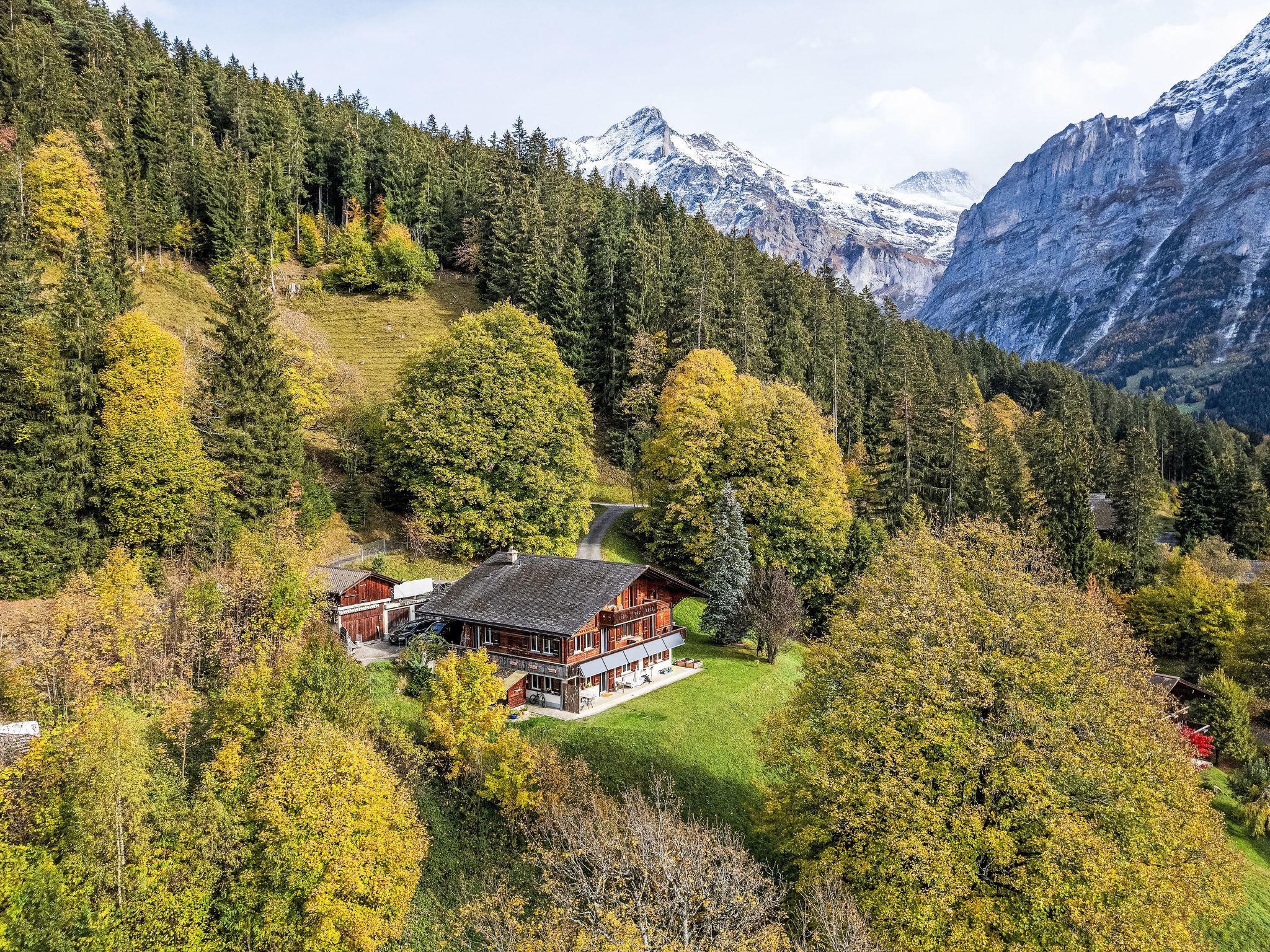 Chalet uf Duft-Buiten