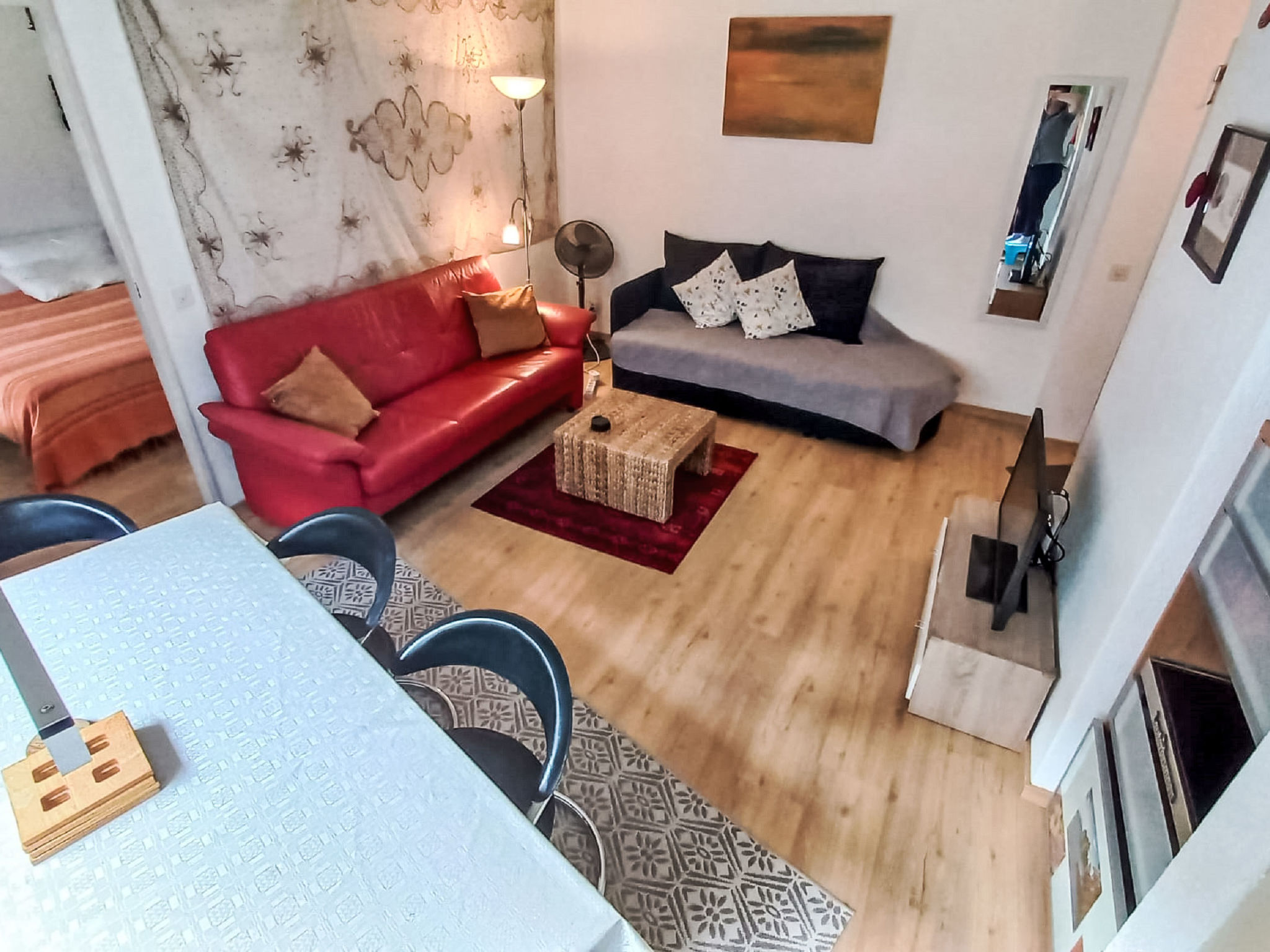 Photo of gegenüber den Staubbach Wasserfällen