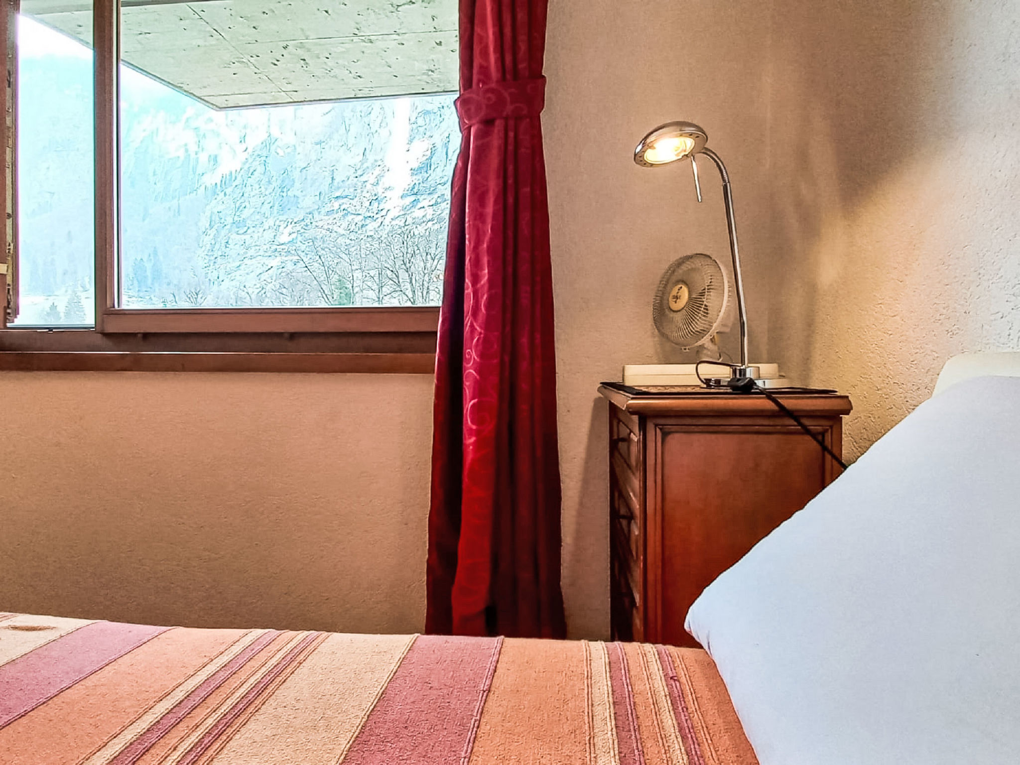 Photo of gegenüber den Staubbach Wasserfällen