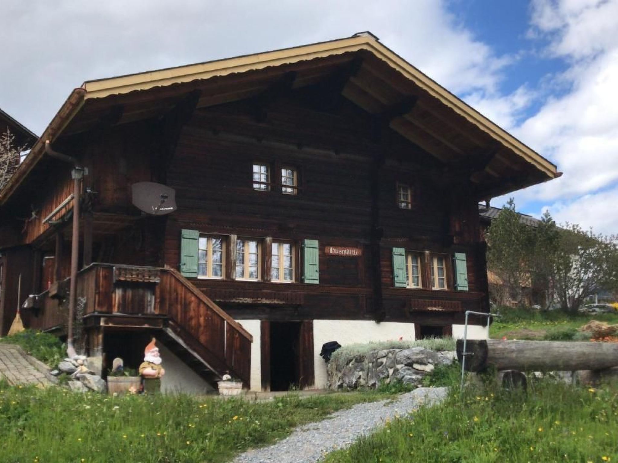 Enjoy a holiday in the car-free mountain village, in a sunny and quiet location, in the middle of an imposing mountain massif in the oldest house in the village. "Wherever you go, remember God, you wi..