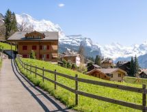 Chalet Bärgsunna: Authentiek chalet in hartje Lauterbrunnen met balkon - thumbnail 3
