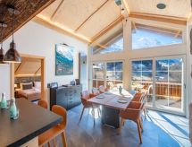 Chalet Margaux Penthouse: Luxe chalet in hartje Berner Oberland met panoramisch uitzicht - thumbnail 1