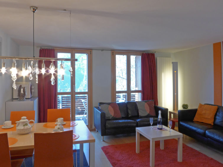 "Breithorn Residence Apt.3", appartement 2-kamers 40 m2 op de 1e verdieping. Modern en smaakvol ingericht: woon-/eetkamer met eethoek en Kabel-TV. 1 kamer met 1 2-pers bed (160 cm, lengte 200 cm). Ope..