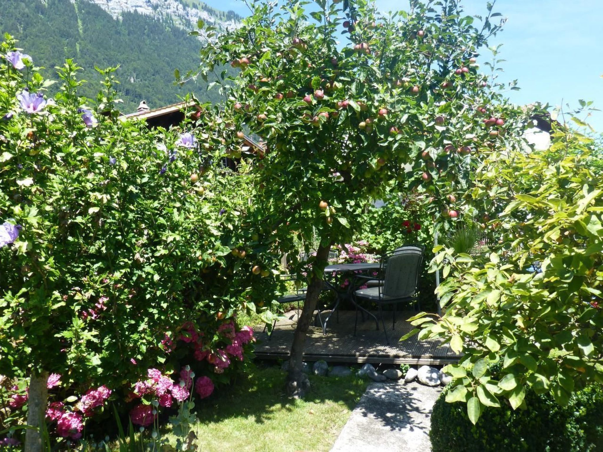 Photo of Chalet-Hausteil mit Garten im Dorfkern