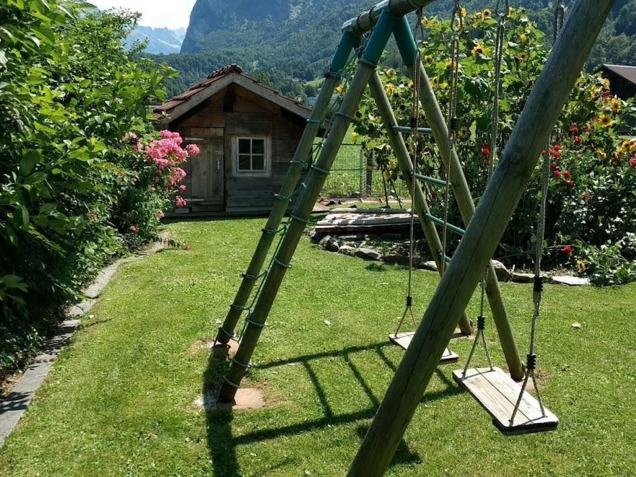 Mountain-panorama OG-Image-tags.info